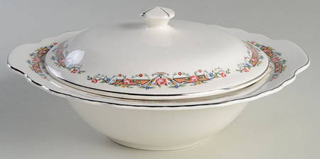 Flower Rim Round Covered Vegetable