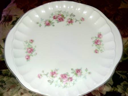 B8949-4 Handled Cake Plate