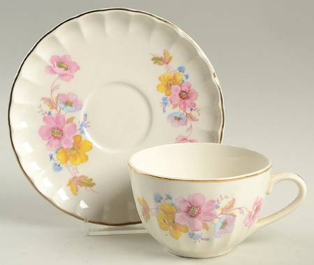 GEO18 Flat Cup & Saucer Set