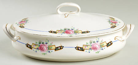 66502 Oval Covered Vegetable