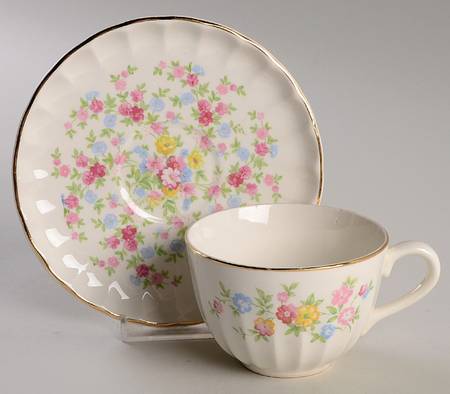 GEO32 Flat Cup & Saucer Set