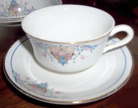 GEO35 Flat Cup & Saucer Set