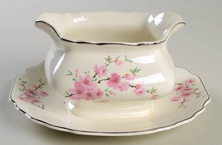 Peach Blossom (Lido, Cream, Platinum) Gravy Boat with Attached Underplate