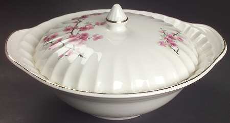 Peach Blossom (Bolero) Round Covered Vegetable