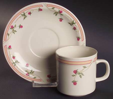 IT'S THE BERRIES Flat Cup & Saucer Set