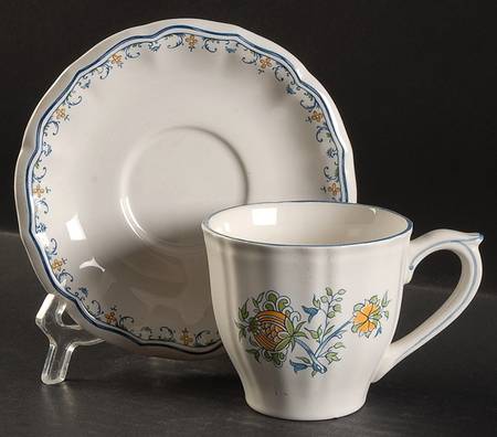 A La Grenade Flat Cup & Saucer Set