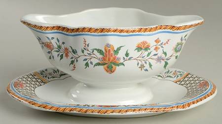 Au Sainfoin Gravy Boat with Attached Underplate