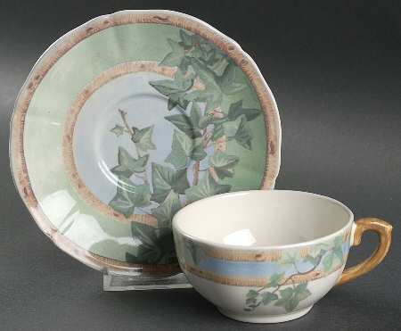 Le Lierre Flat Cup & Saucer Set