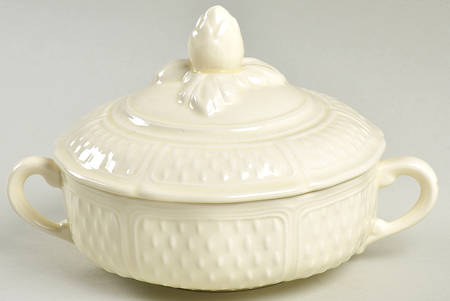 Pont Aux Choux (Cream) Cream Soup Bowl & Lid Set