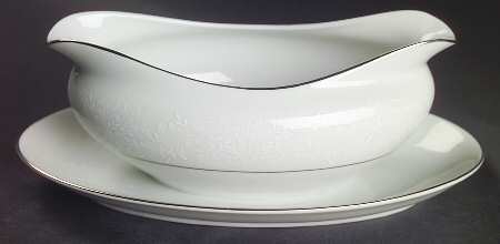 Cameo Gravy Boat with Attached Underplate