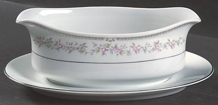 Hampton Gravy Boat with Attached Underplate