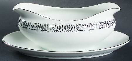 Mantilla Gravy Boat with Attached Underplate