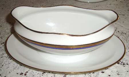 Danube Gravy Boat with Attached Underplate