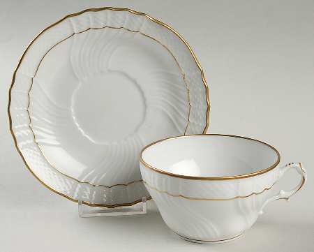 GIN43 Footed Cup & Saucer Set