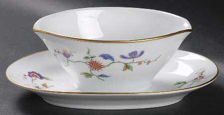Oriente Gravy Boat with Attached Underplate