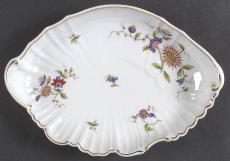 Oriente 11" Oval Fluted Bowl