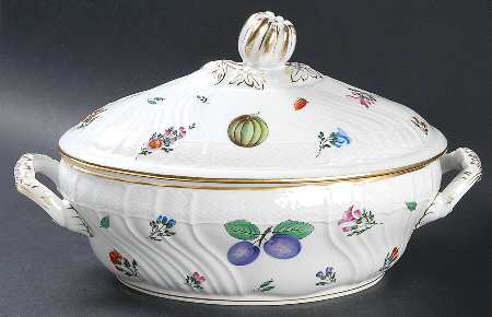 Perugia (White) Oval Covered Vegetable