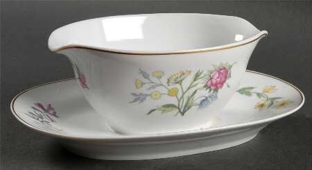 Primavera Gravy Boat with Attached Underplate