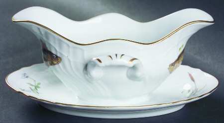 Quenelle (Scalloped) Gravy Boat with Attached Underplate