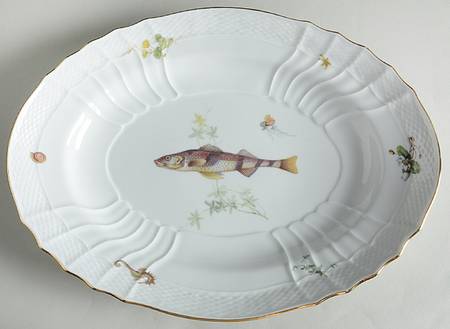 Quenelle (Scalloped) 13" Oval Serving Platter