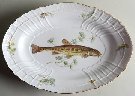 Quenelle (Scalloped) 15" Oval Serving Platter