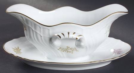 Shells Gravy Boat with Attached Underplate