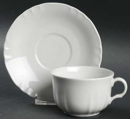 White Petalo Flat Cup & Saucer Set