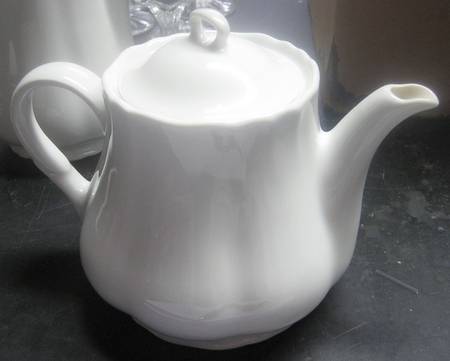 White Petalo Teapot & Lid