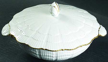 Gold Corail Round Covered Vegetable