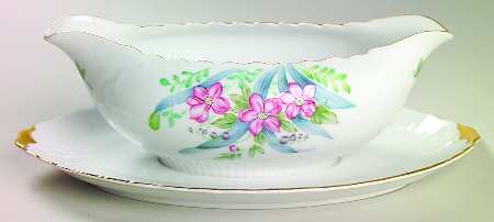 Belle Gravy Boat with Attached Underplate