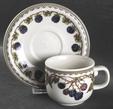 Brombeere Flat Cup & Saucer Set