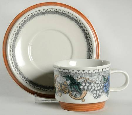 Burgund Flat Cup & Saucer Set