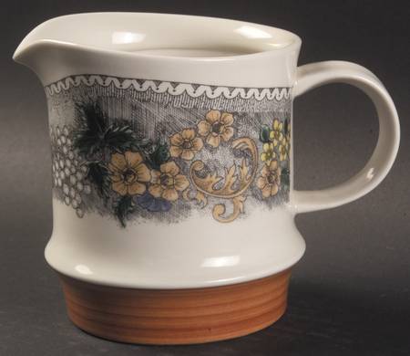 Burgund 16 Oz Pitcher