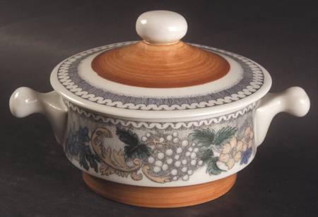 Burgund Cream Soup Bowl & Lid Set