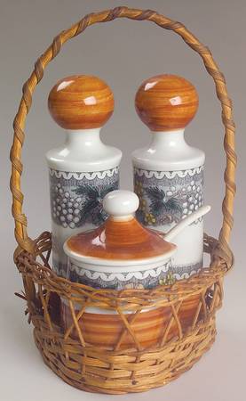 Burgund Condiment Set in Wicker Holder, Salt Pepper & Must