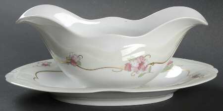 Coletta Gravy Boat with Attached Underplate