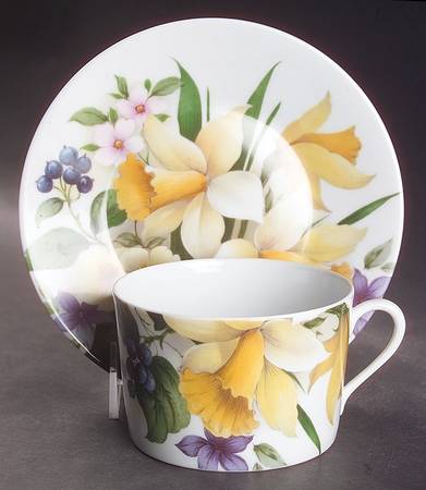 Narcissus Oversized Cup & Saucer Set