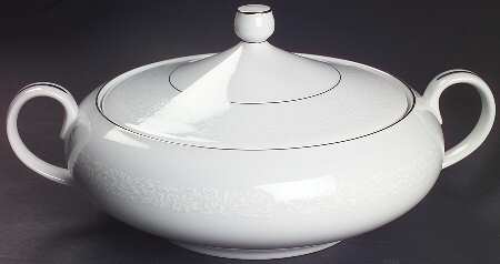 Concerto Round Covered Vegetable