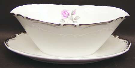 Elegante Gravy Boat with Attached Underplate