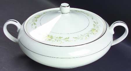 Rhapsody Round Covered Vegetable