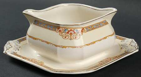 Barbara Gravy Boat with Attached Underplate