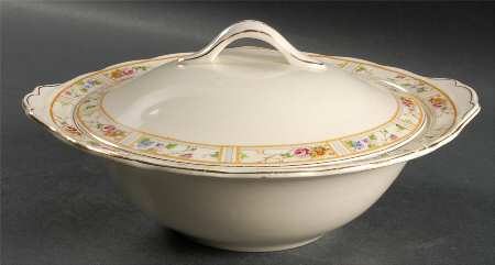 Carmona (Scalloped Edge) Round Covered Vegetable