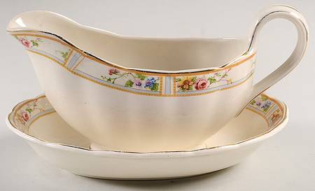 Carmona (Scalloped Edge) Gravy Boat & Underplate/Relish