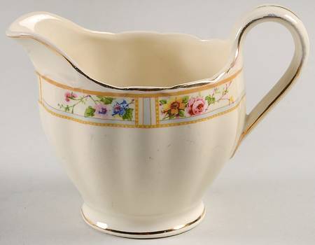 Carmona (Scalloped Edge) Creamer