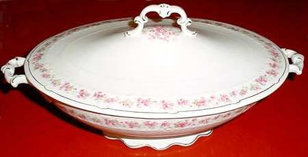 Dainty Oval Covered Vegetable