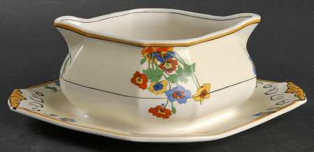 Gardenia Gravy Boat with Attached Underplate