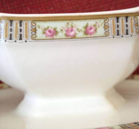 GRI2 Gravy Boat with Attached Underplate