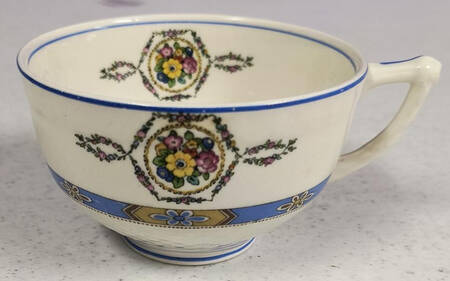 GRI3 Footed Cup