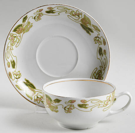 Lily Flat Cup & Saucer Set