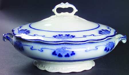Lorne (Flow Blue) Round Covered Vegetable